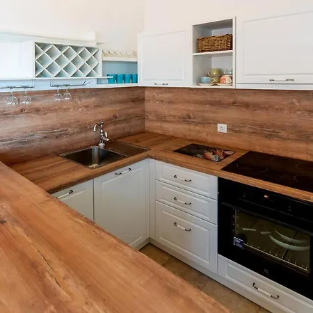 Captains House 2 *