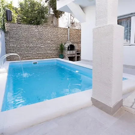 Captains House 2 *