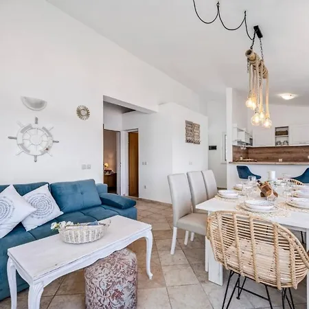 Captains House 2 *