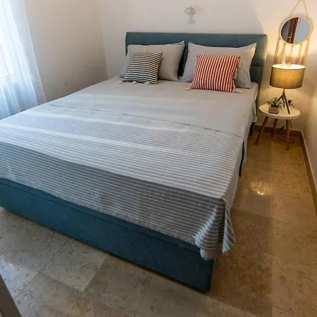 Captains House 2 *
